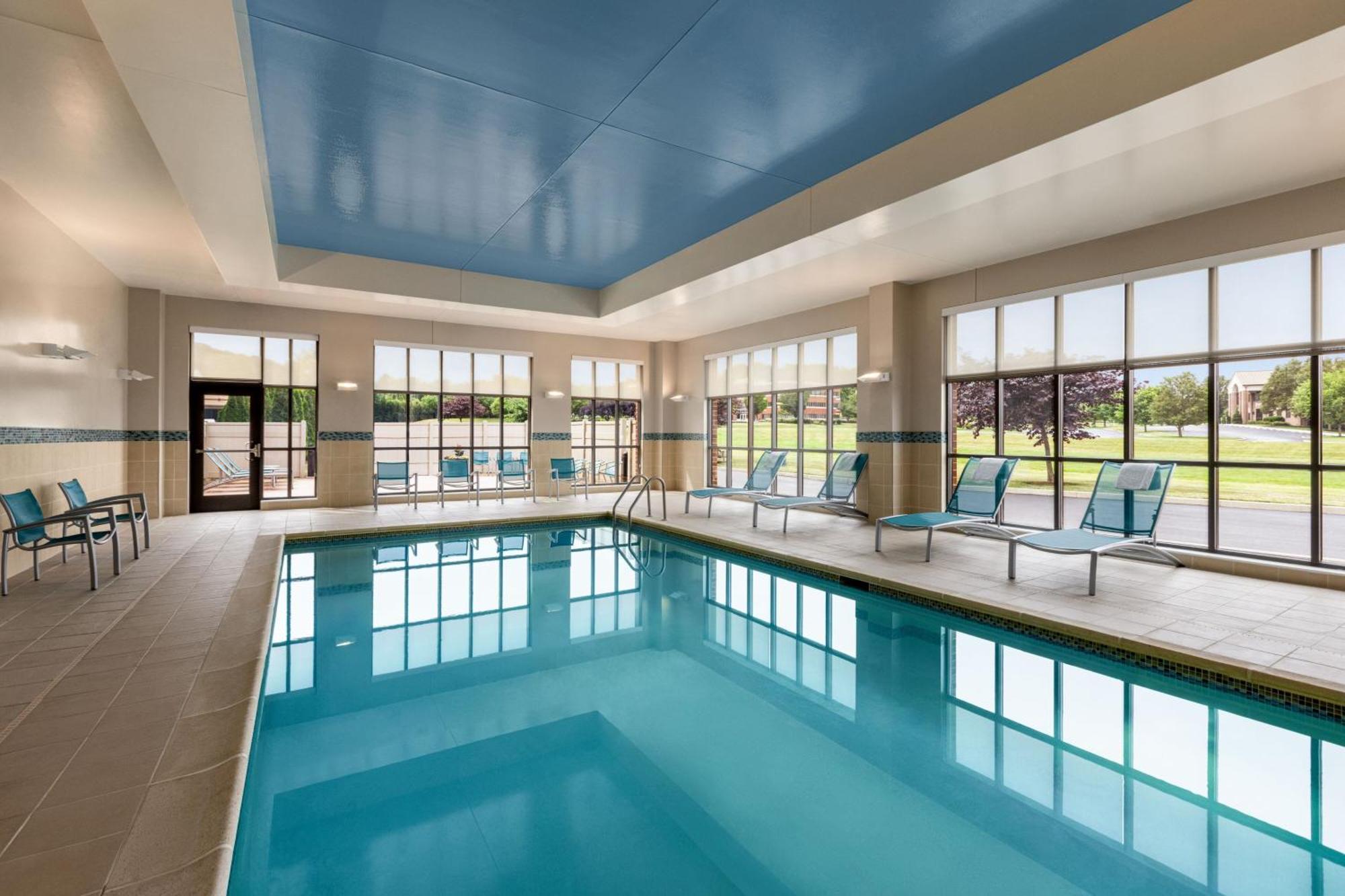 Towneplace Suites By Marriott Harrisburg West/Меканиксберг Экстерьер фото