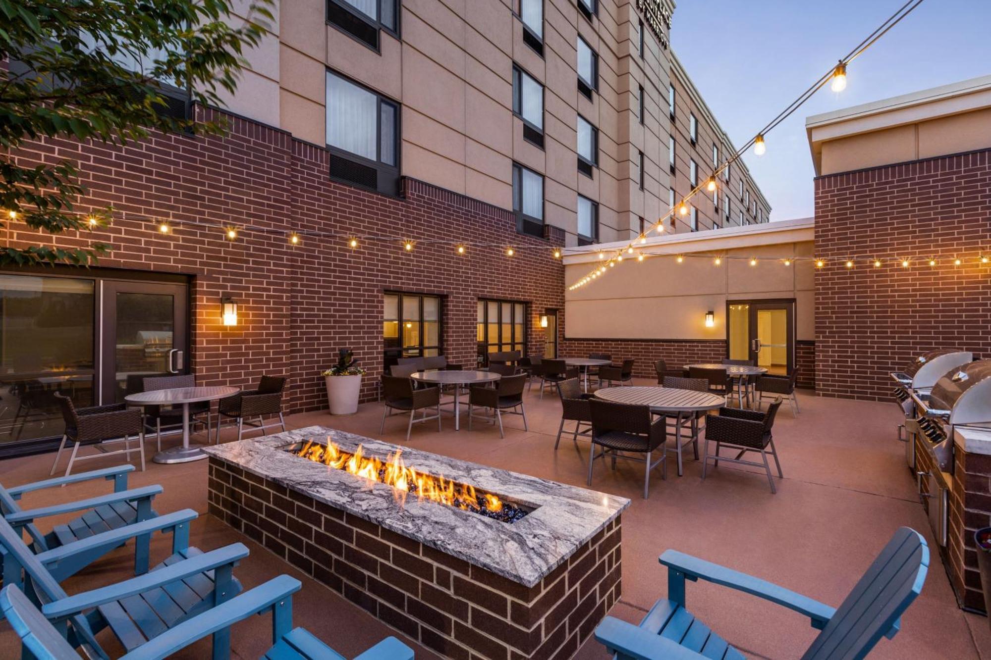 Towneplace Suites By Marriott Harrisburg West/Меканиксберг Экстерьер фото