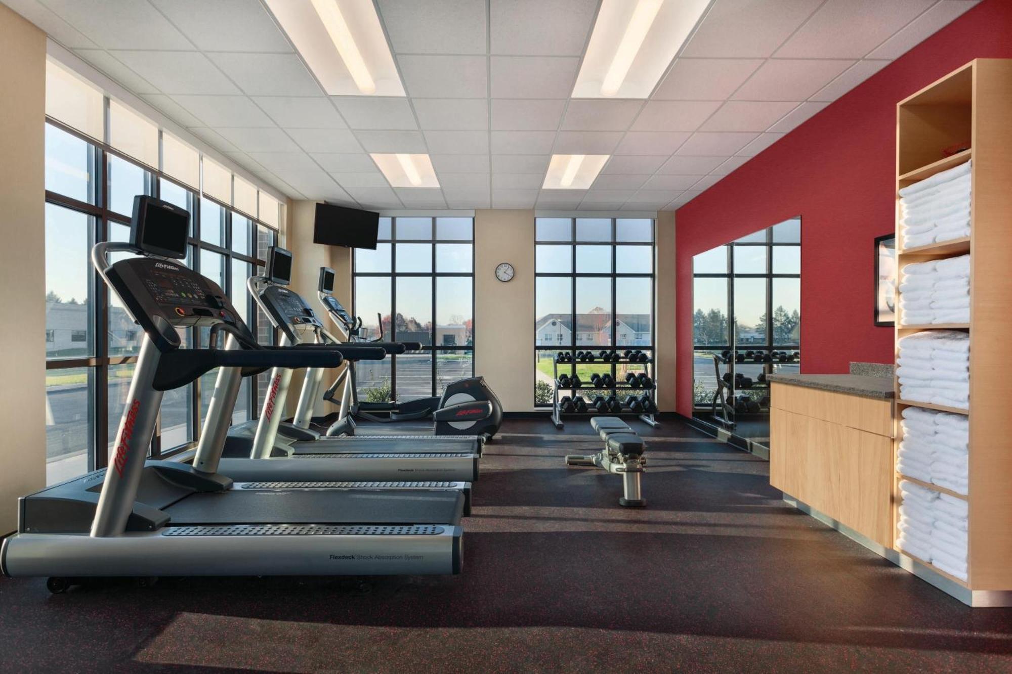 Towneplace Suites By Marriott Harrisburg West/Меканиксберг Экстерьер фото