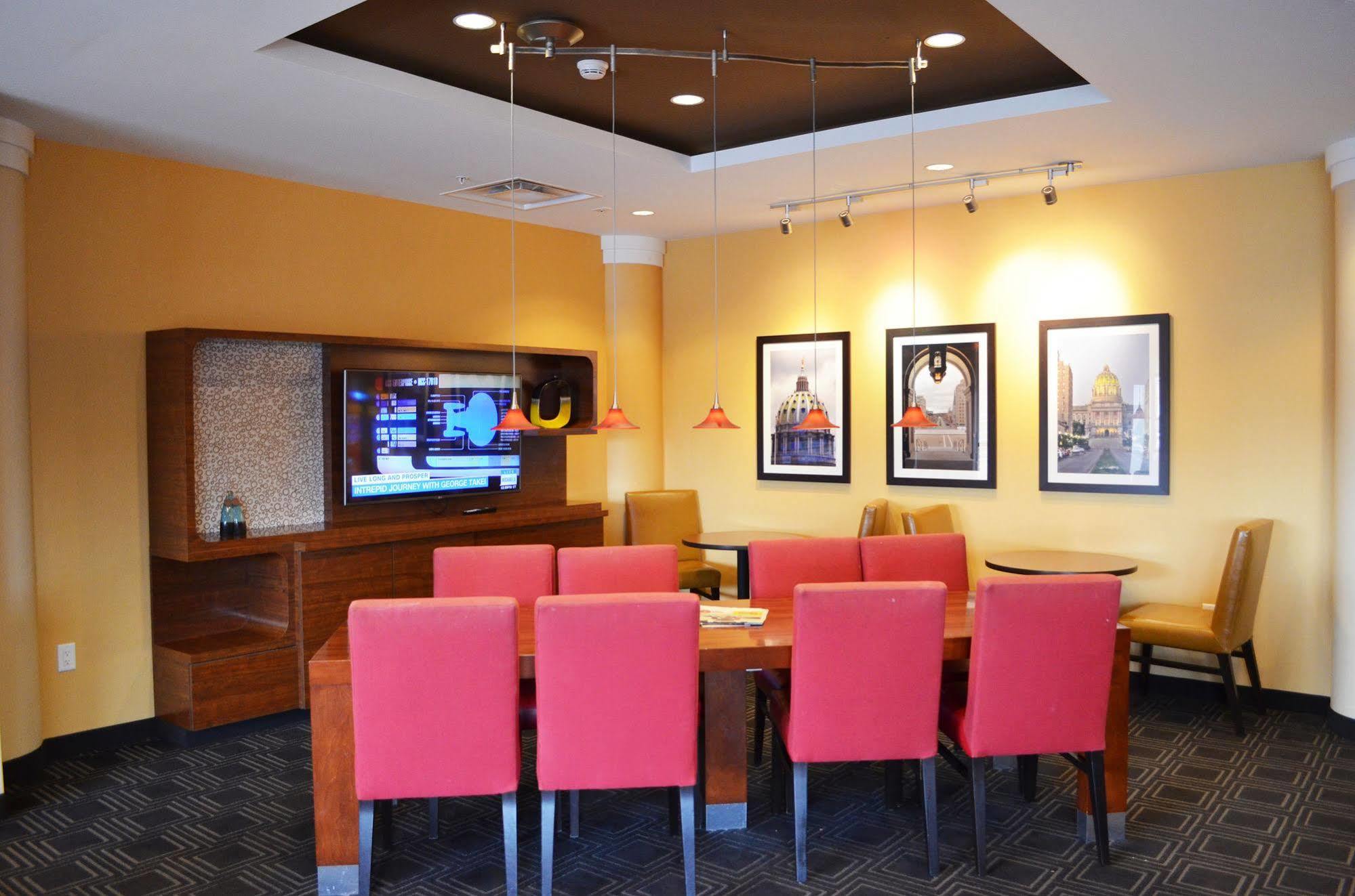 Towneplace Suites By Marriott Harrisburg West/Меканиксберг Экстерьер фото
