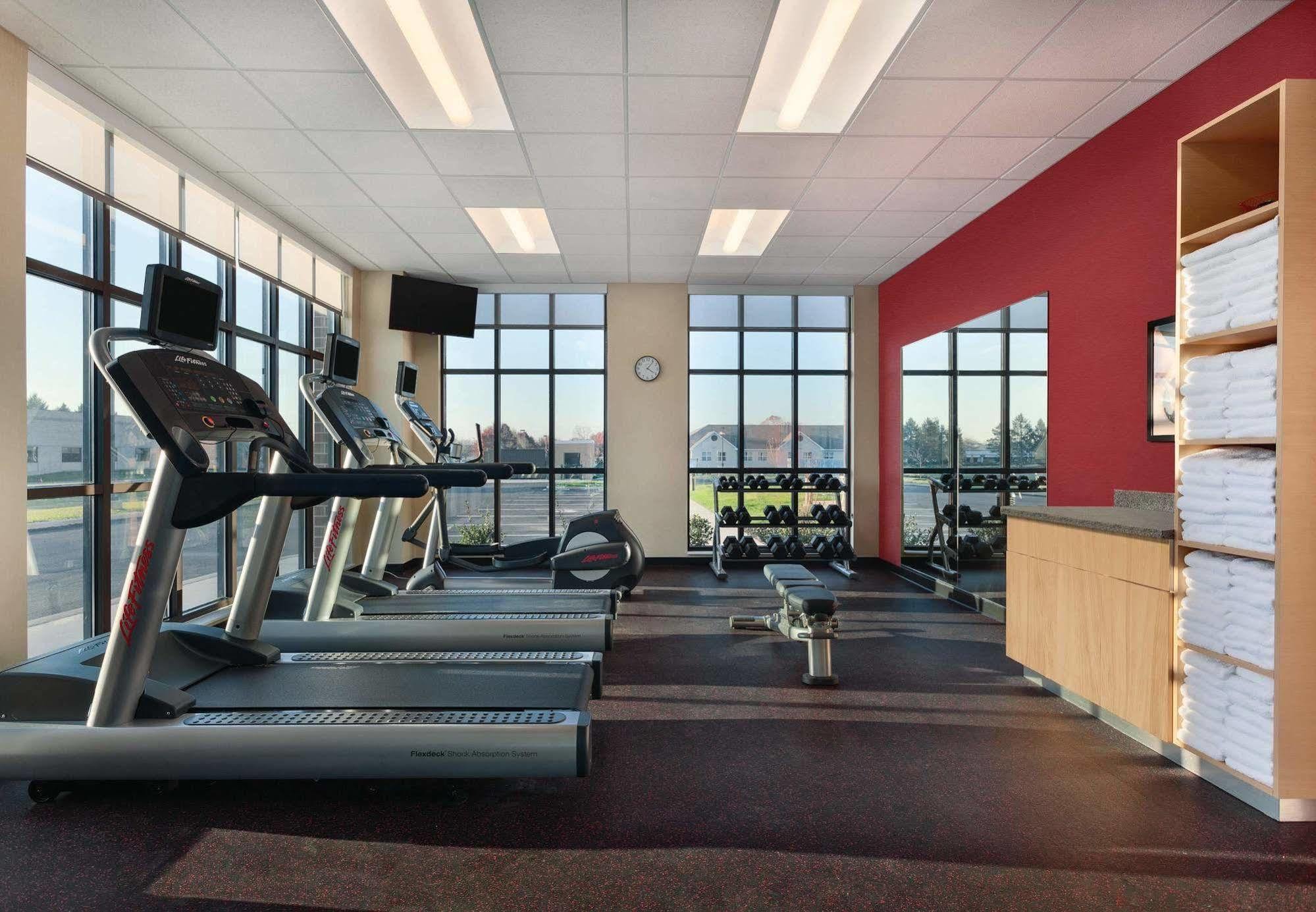 Towneplace Suites By Marriott Harrisburg West/Меканиксберг Экстерьер фото